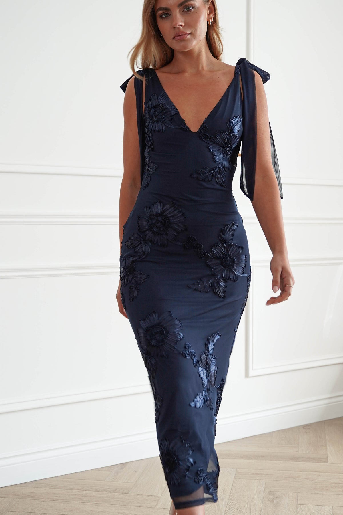 Oh Hello Clothing Women > Clothing > Dresses Cyra Floral Appliqué Maxi Dress | Navy